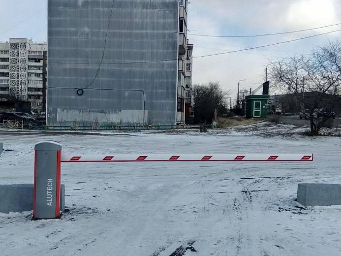 Шлагбаум BRAVO 5 на автостоянке Шлагбаум BRAVO 5 на автостоянке