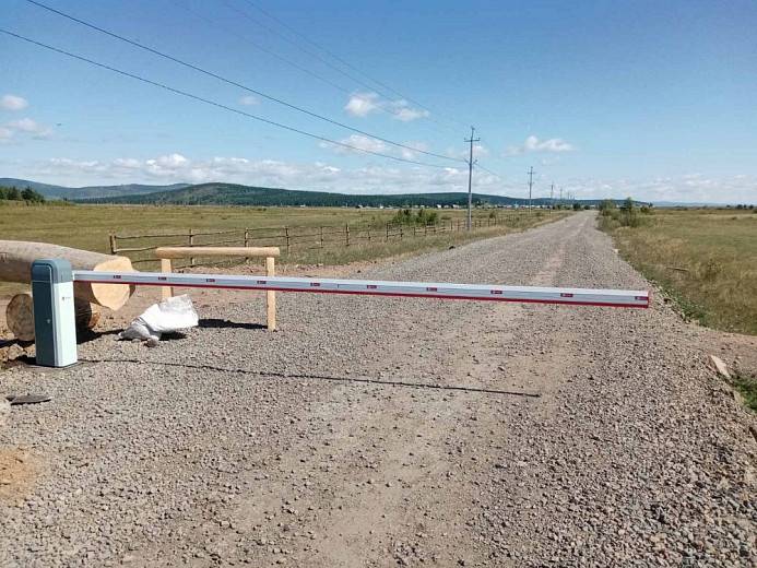 Шлагбаум на въезд в парк Шлагбаум на въезд в парк