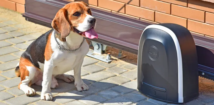 Умный привод для откатных ворот ALUTECH Roteo RTO-500MKIT-Sm + проводные фотоэлементы LM-L + рейка ROA8 (5 шт.)